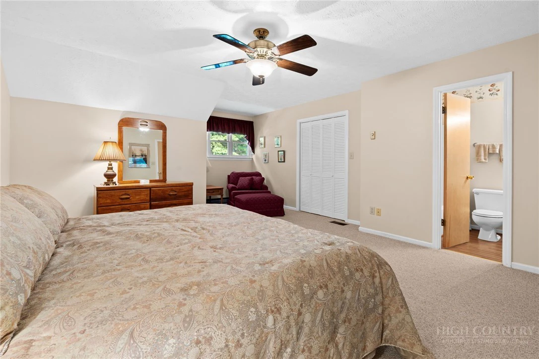 Image number 19 for the current listing