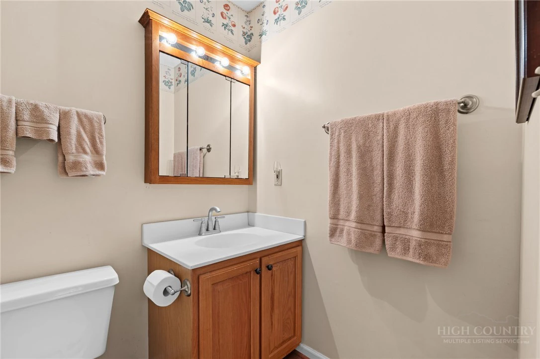 Image number 21 for the current listing