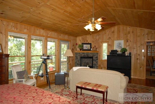 Image number 6 for the current listing