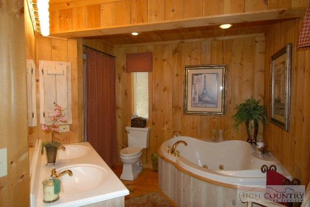 Image number 5 for the current listing