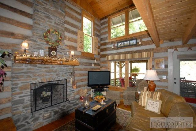 Image number 13 for the current listing
