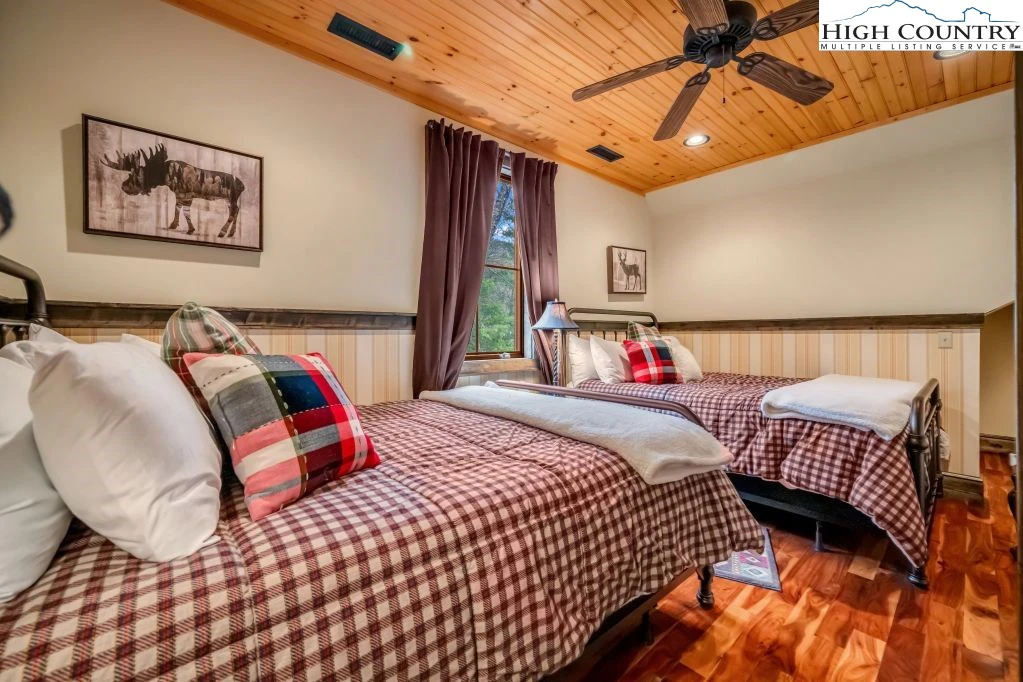 Image number 5 for the current listing