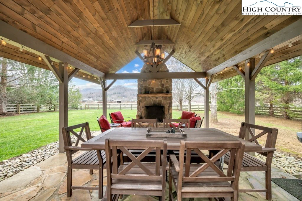 Image number 2 for the current listing