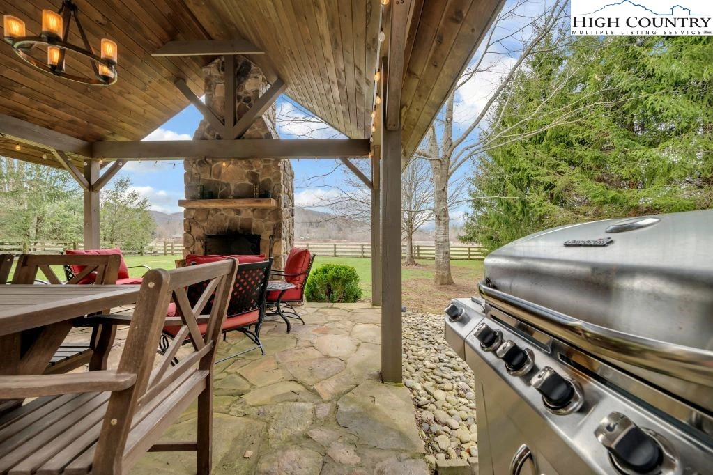 Image number 11 for the current listing