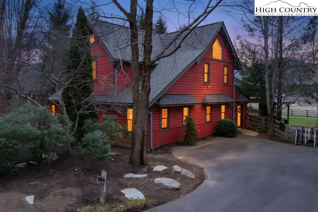 Image number 15 for the current listing