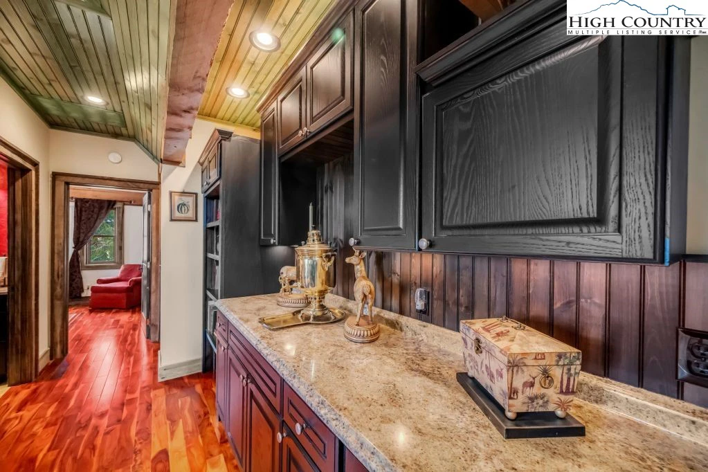 Image number 10 for the current listing