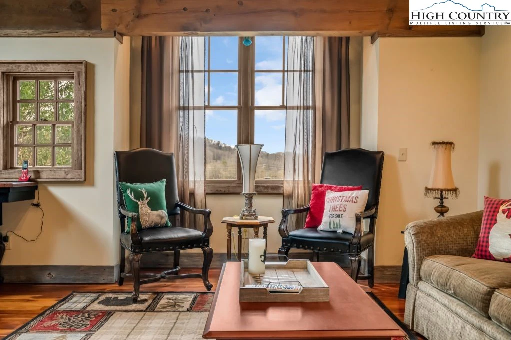 Image number 3 for the current listing