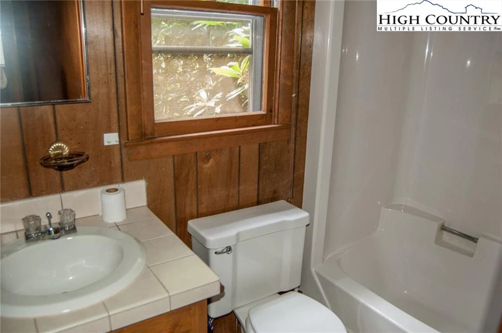 Image number 2 for the current listing