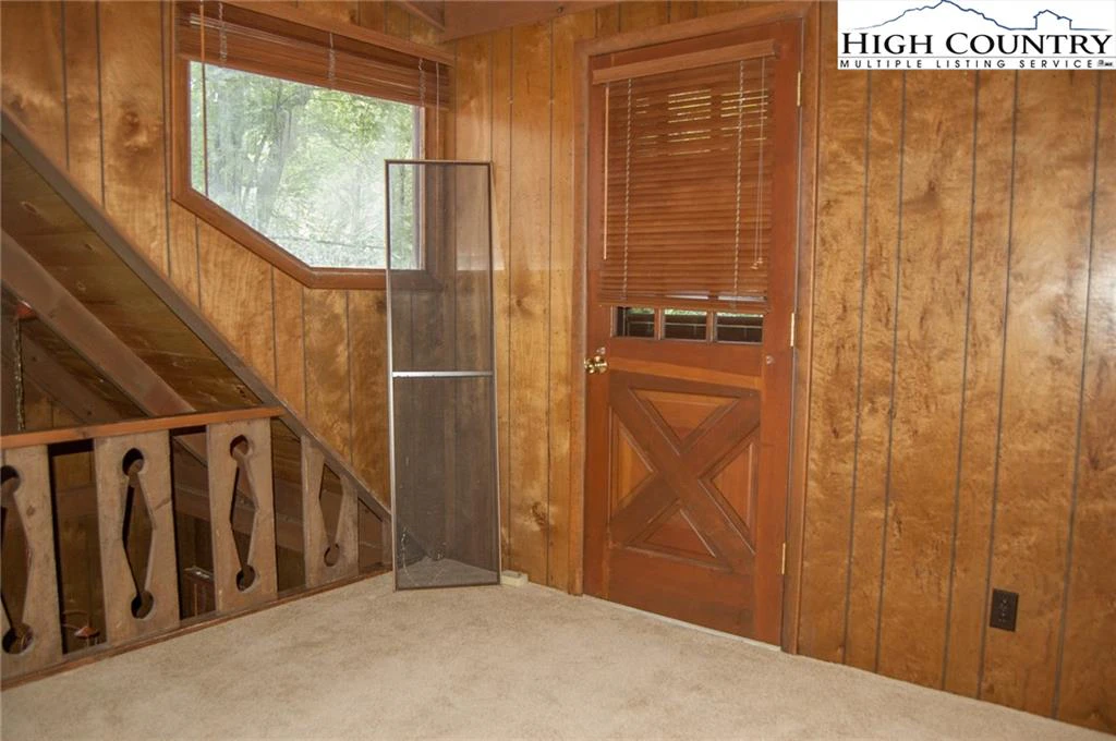 Image number 11 for the current listing