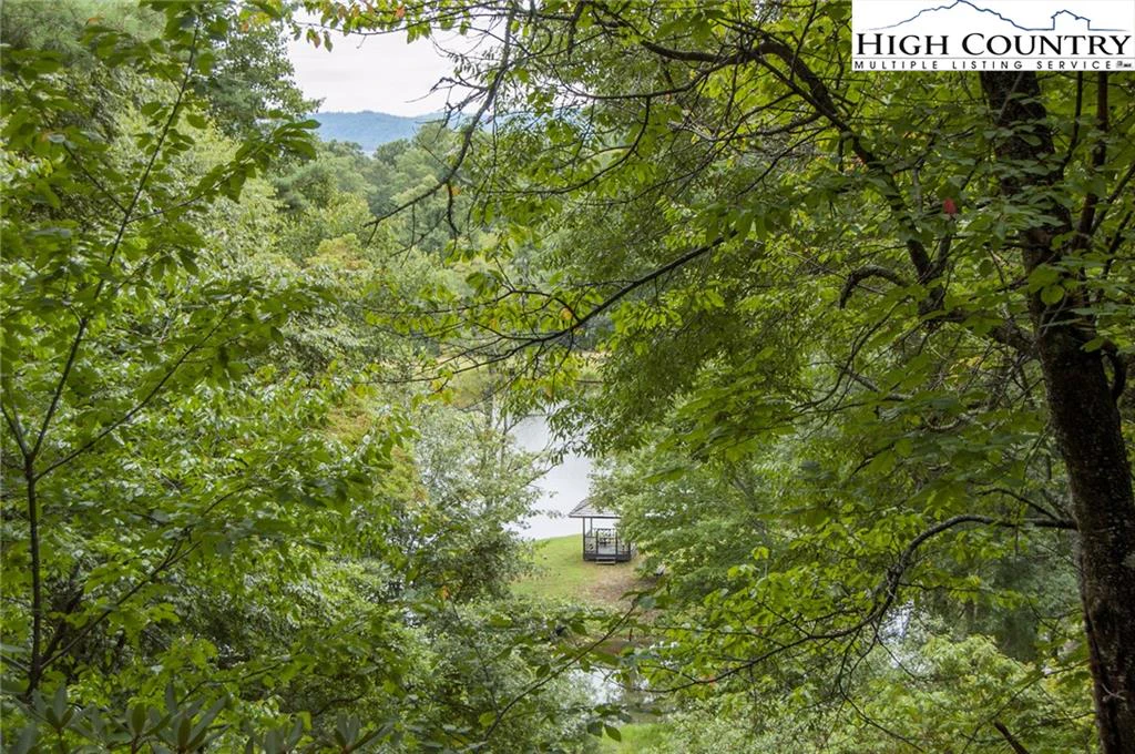 Image number 19 for the current listing