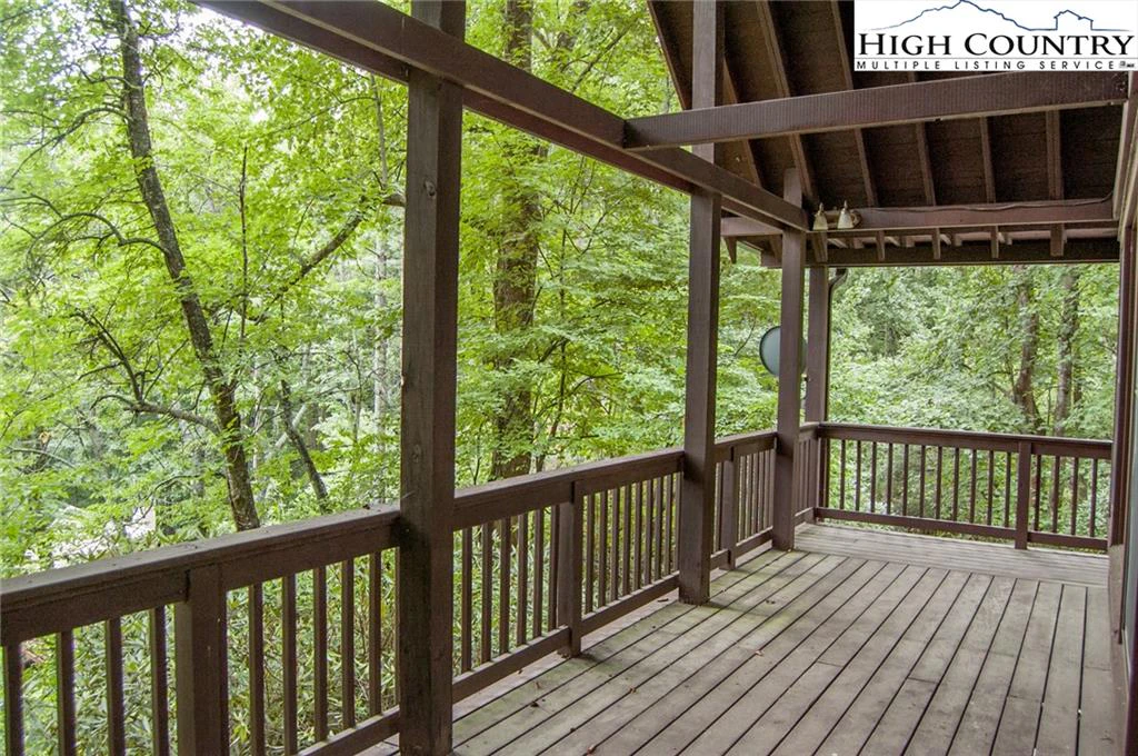 Image number 18 for the current listing