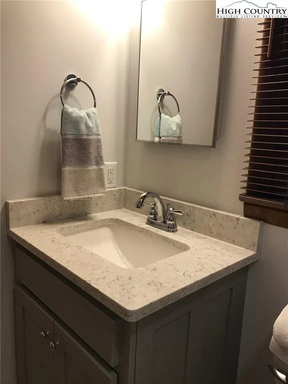 Image number 3 for the current listing
