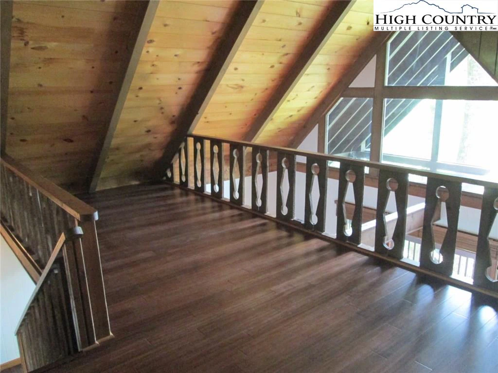 Image number 4 for the current listing
