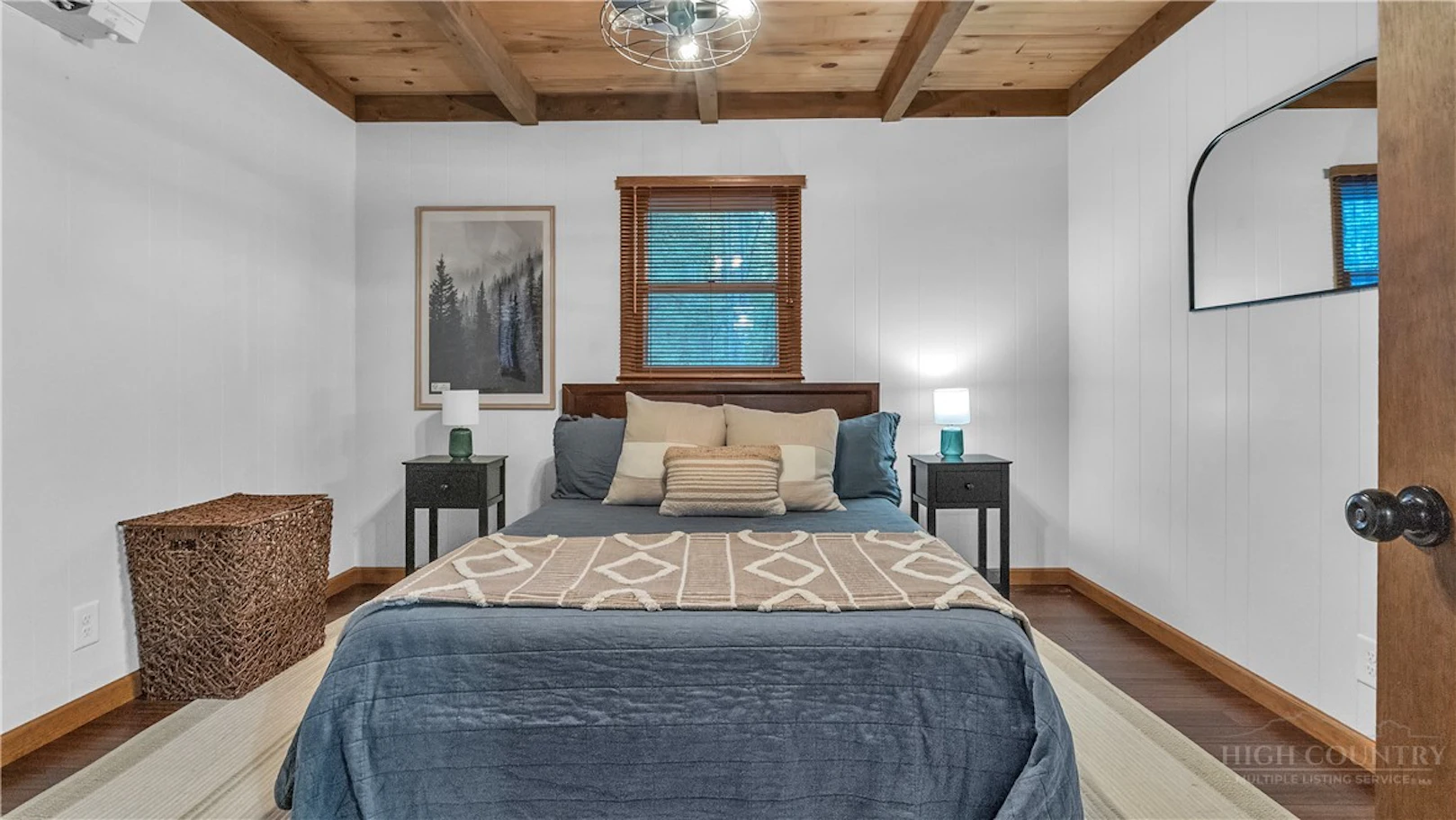Image number 9 for the current listing