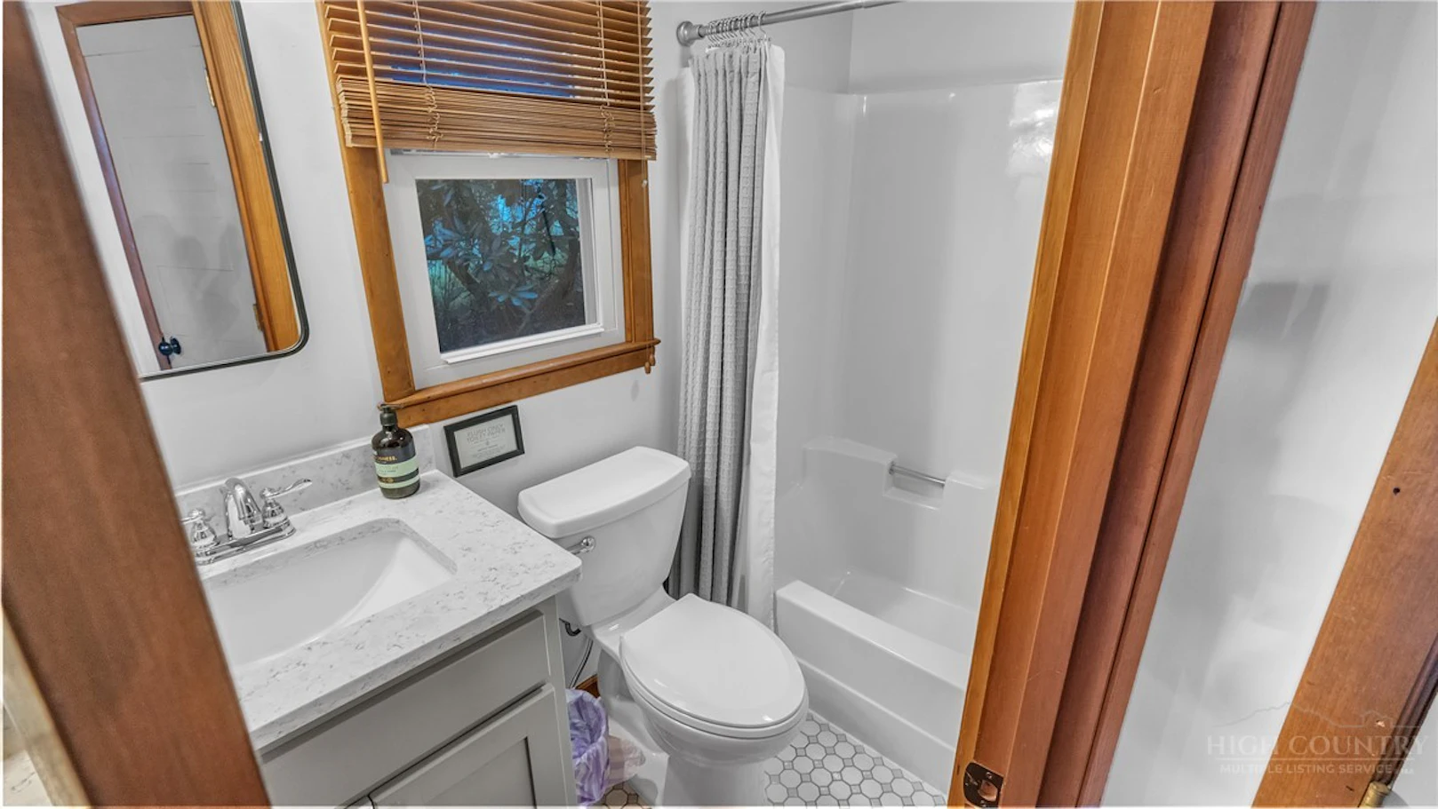 Image number 12 for the current listing