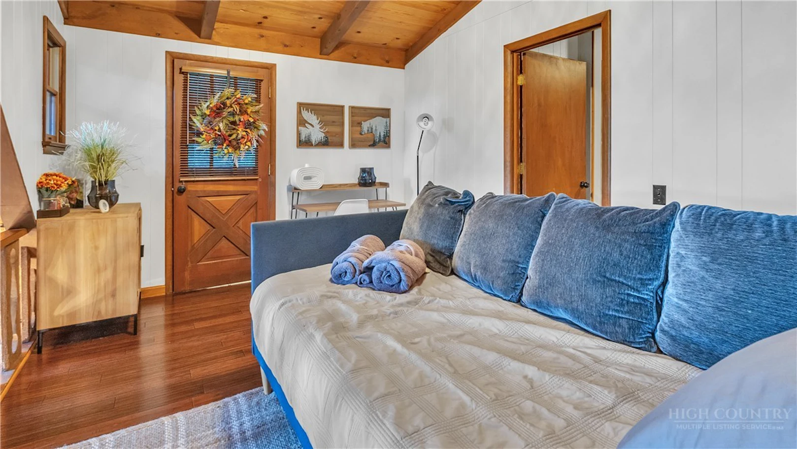 Image number 15 for the current listing