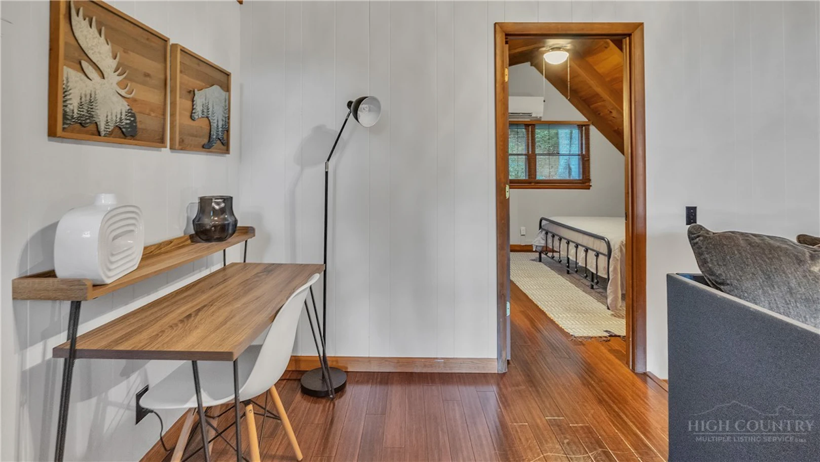 Image number 17 for the current listing