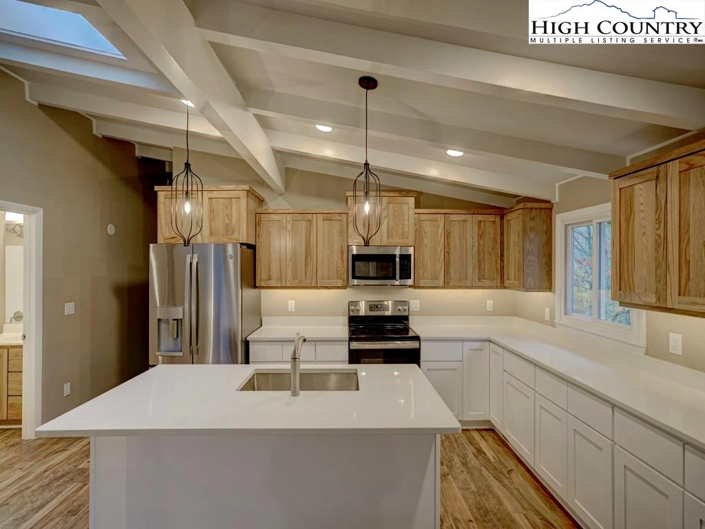Image number 1 for the current listing