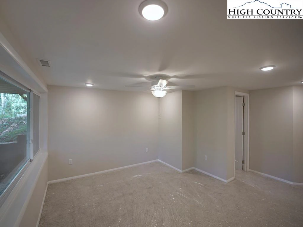 Image number 4 for the current listing