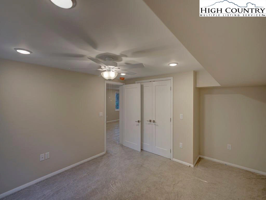Image number 6 for the current listing