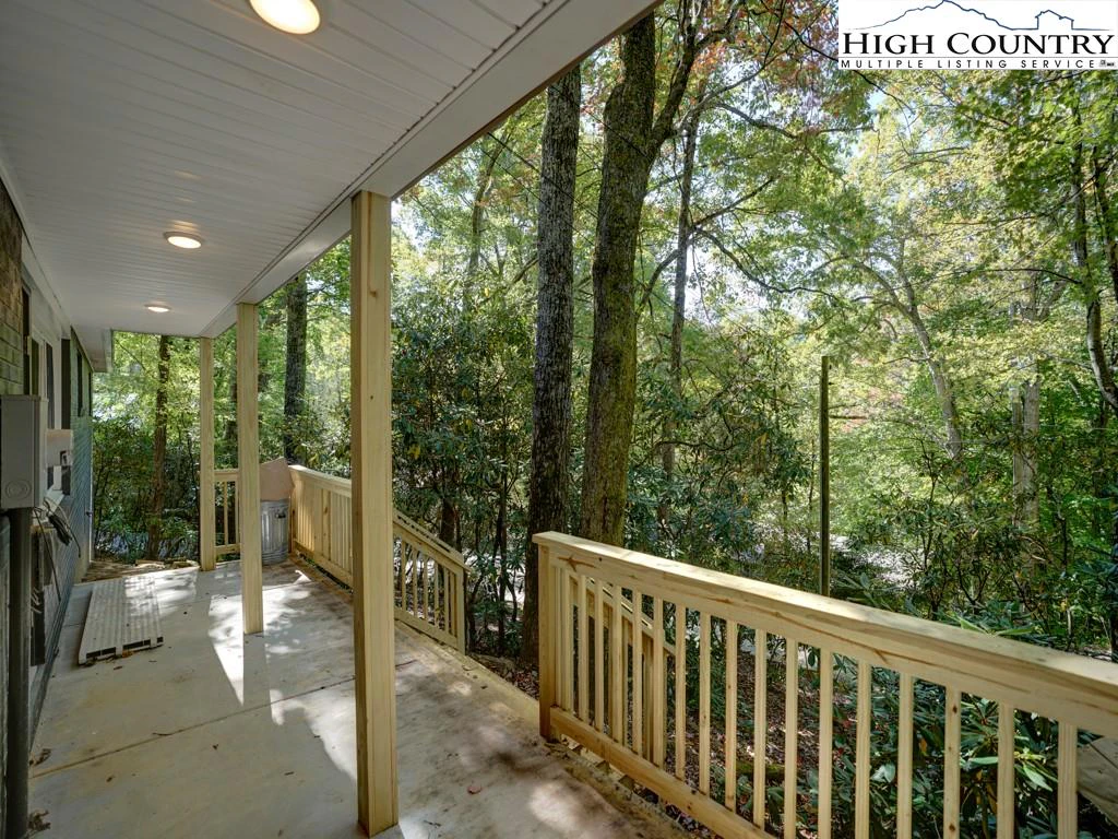 Image number 11 for the current listing