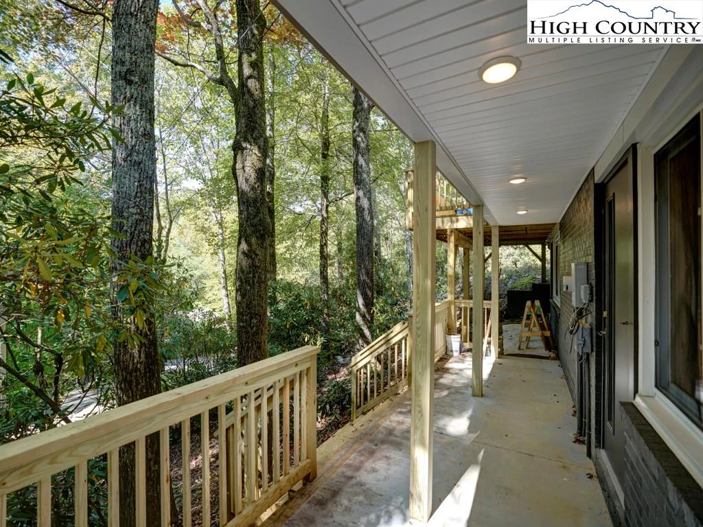 Image number 13 for the current listing