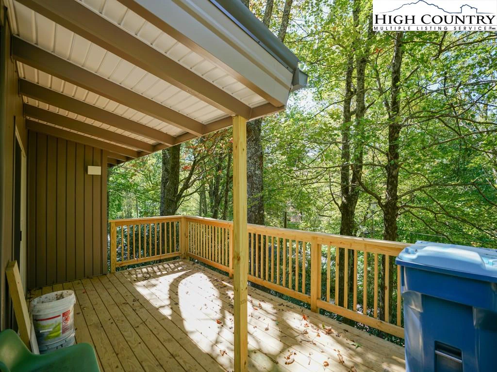 Image number 18 for the current listing