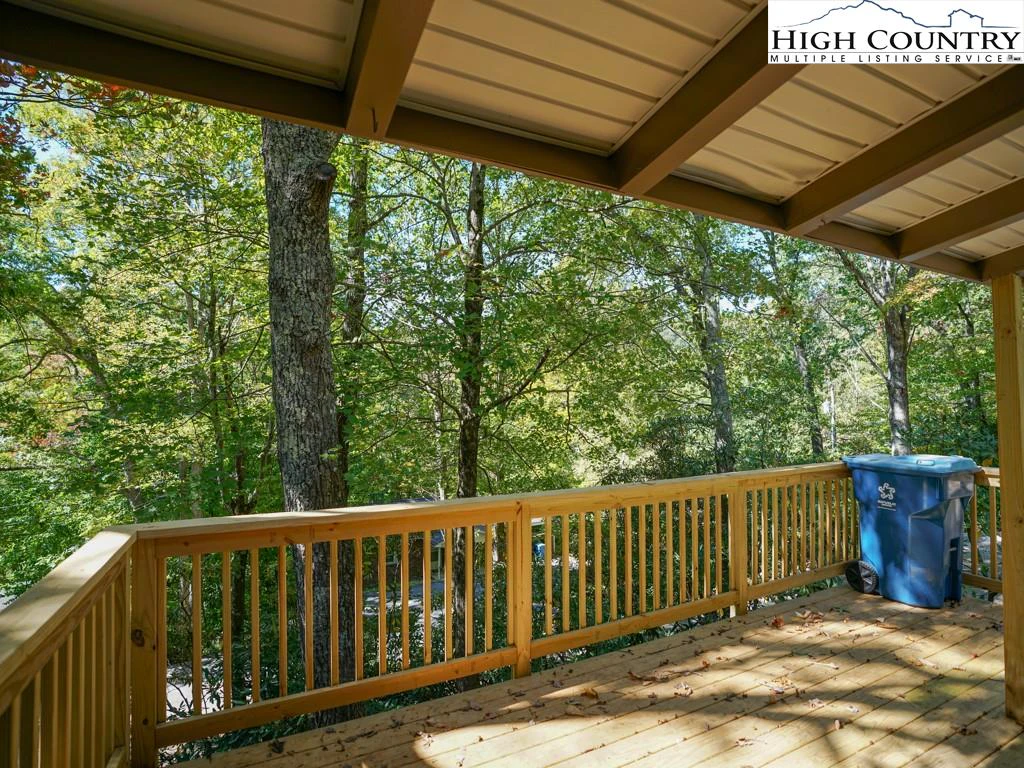 Image number 19 for the current listing