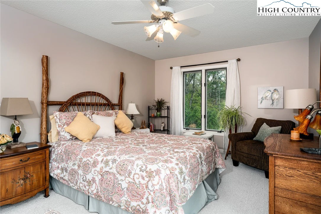 Image number 3 for the current listing