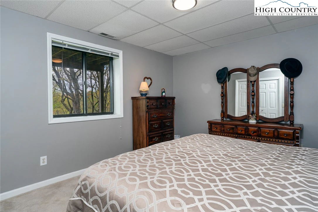 Image number 2 for the current listing
