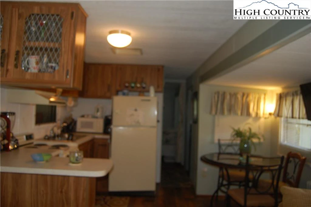 Image number 11 for the current listing