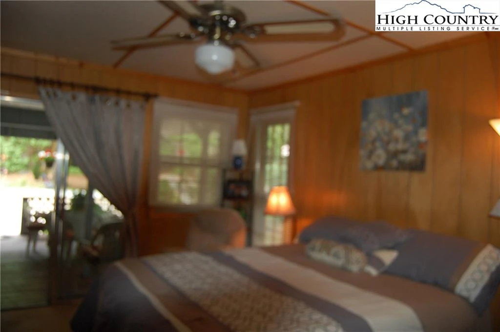 Image number 16 for the current listing