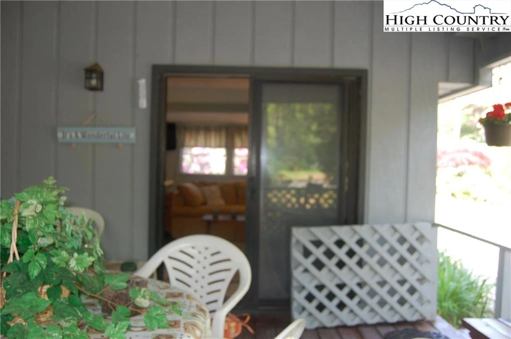 Image number 9 for the current listing
