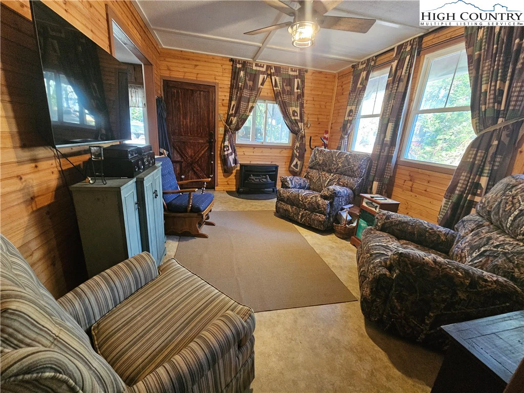Image number 8 for the current listing