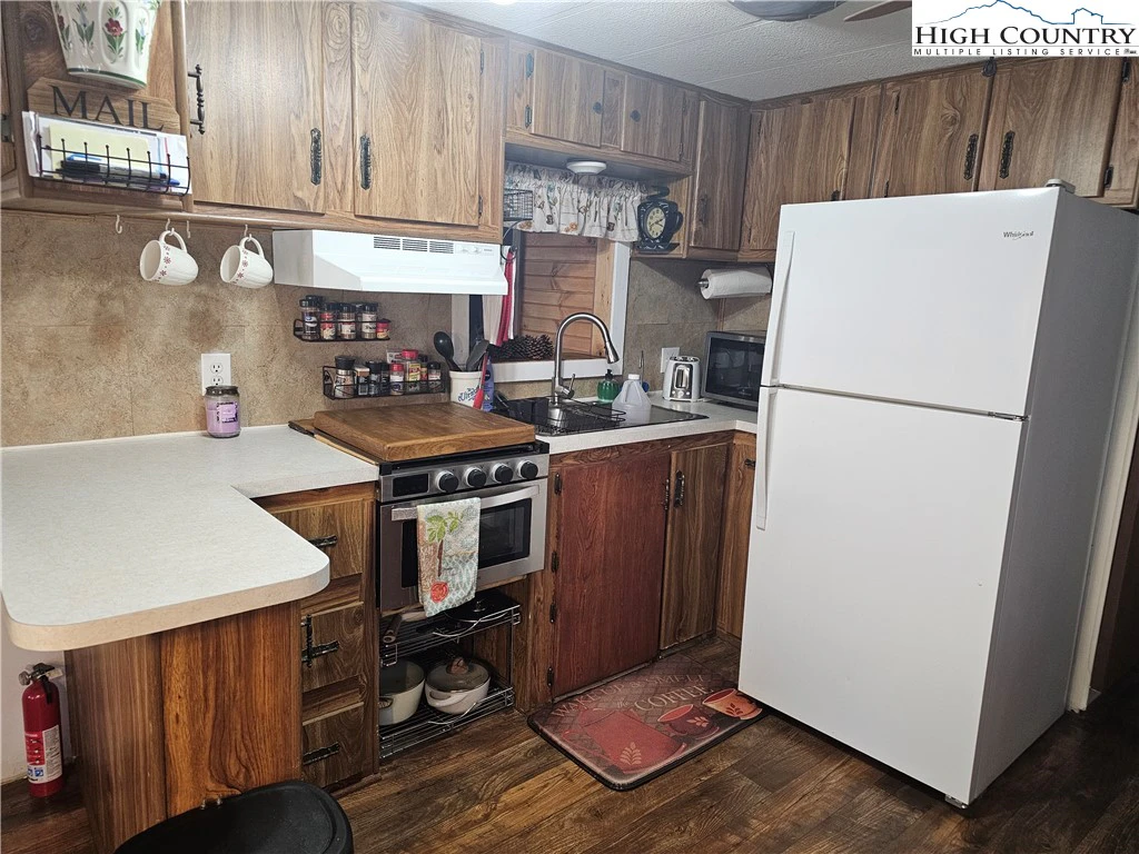 Image number 10 for the current listing