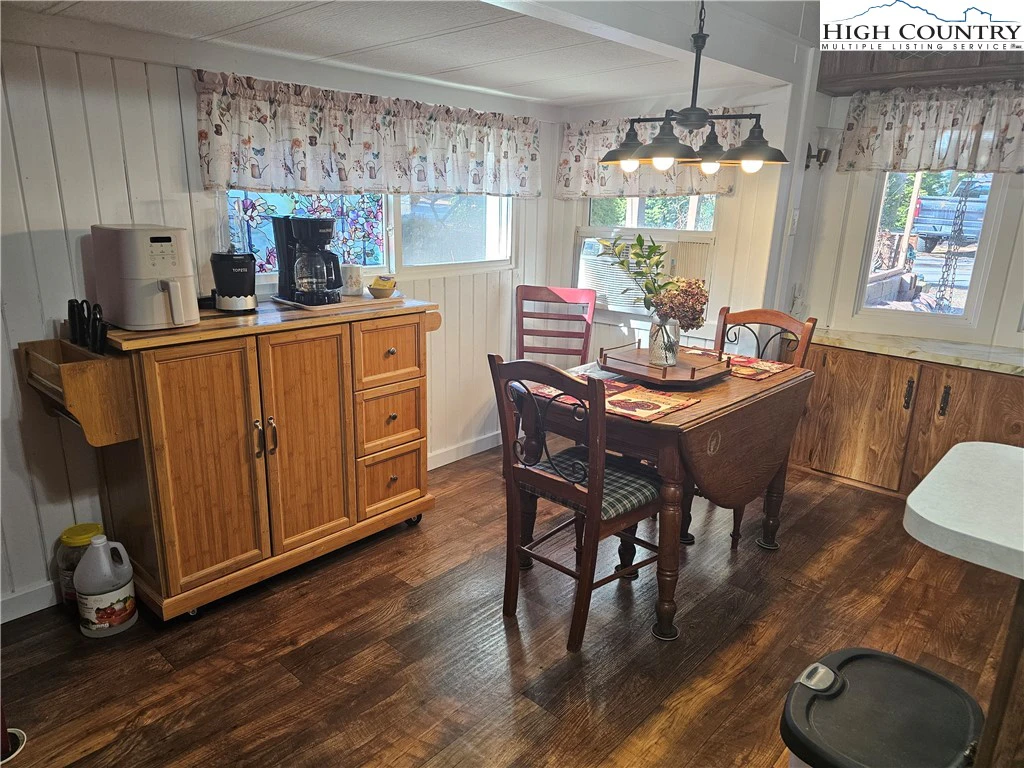 Image number 11 for the current listing