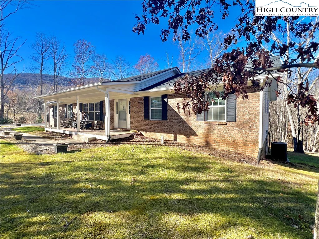 Image number 1 for the current listing