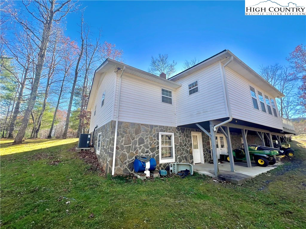 Image number 19 for the current listing