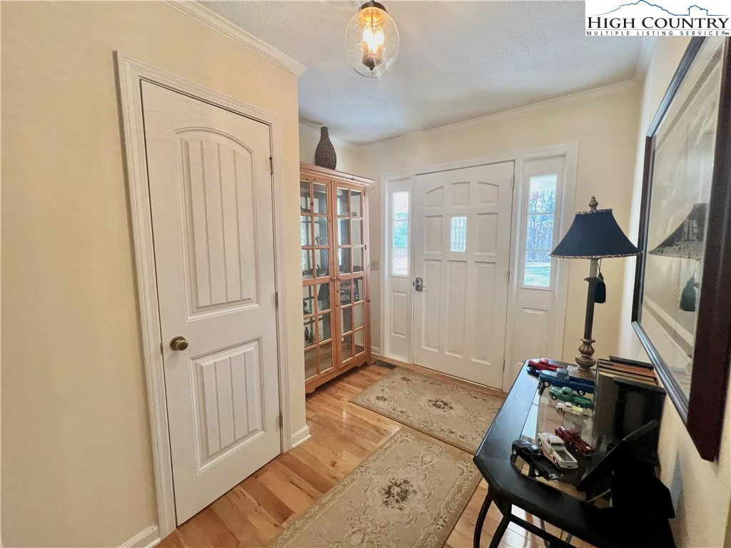 Image number 18 for the current listing