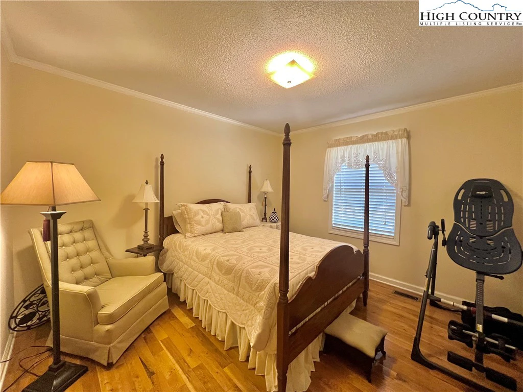 Image number 7 for the current listing