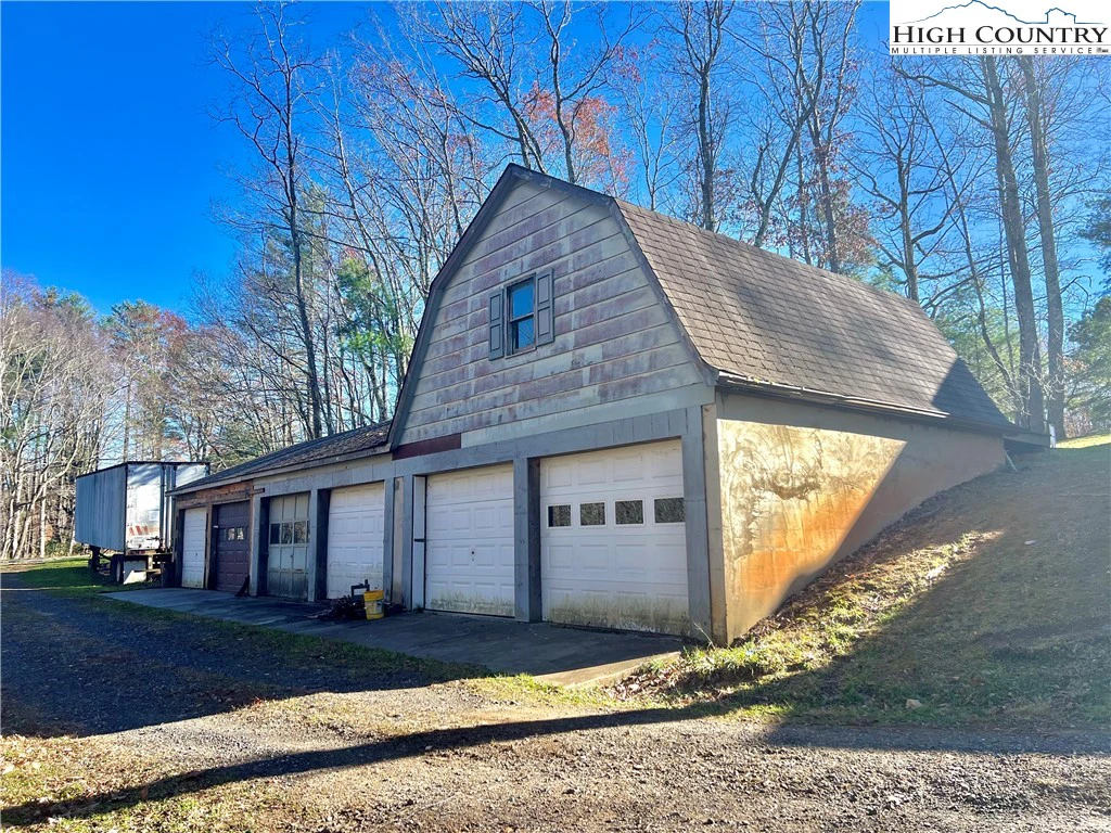 Image number 3 for the current listing