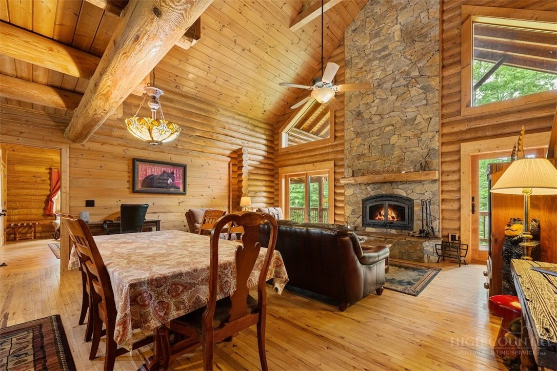 Image number 8 for the current listing