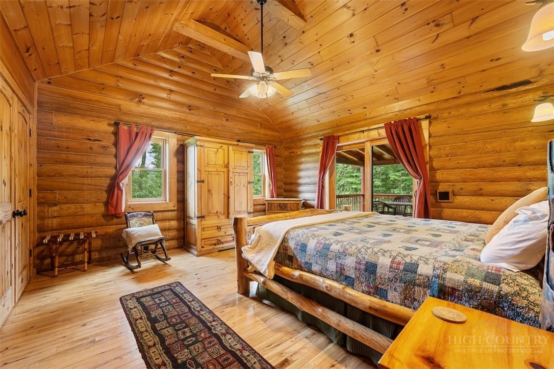 Image number 14 for the current listing