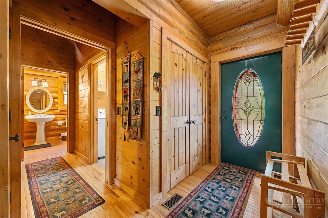 Image number 17 for the current listing