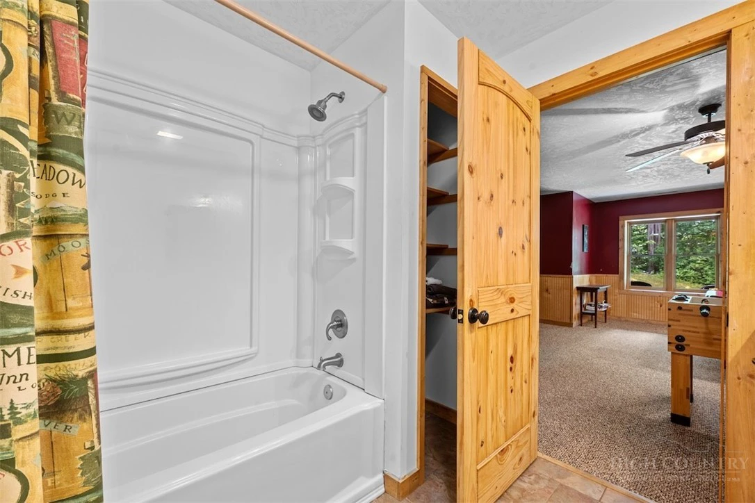 Image number 35 for the current listing