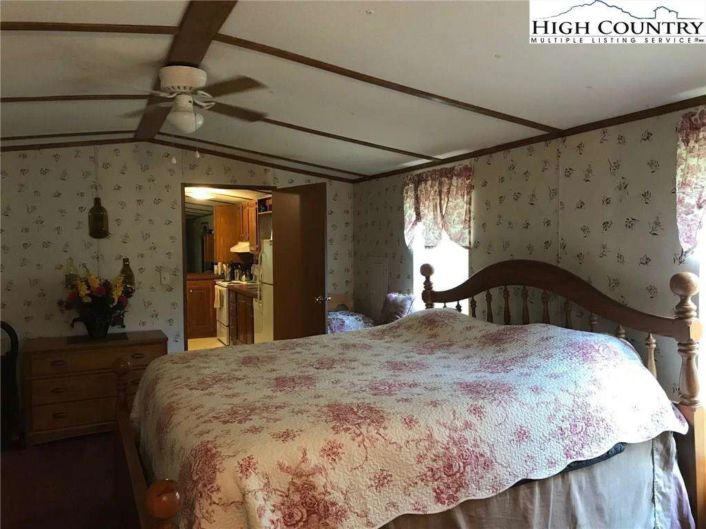 Image number 9 for the current listing