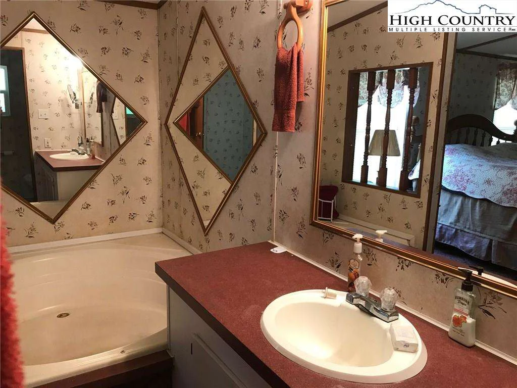 Image number 8 for the current listing