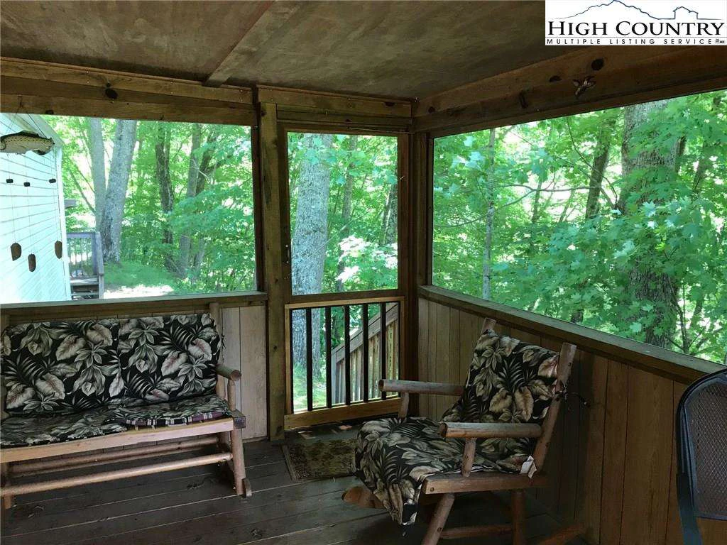 Image number 3 for the current listing