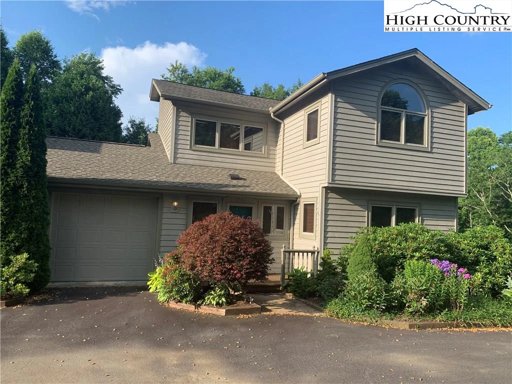 Image number 1 for the current listing