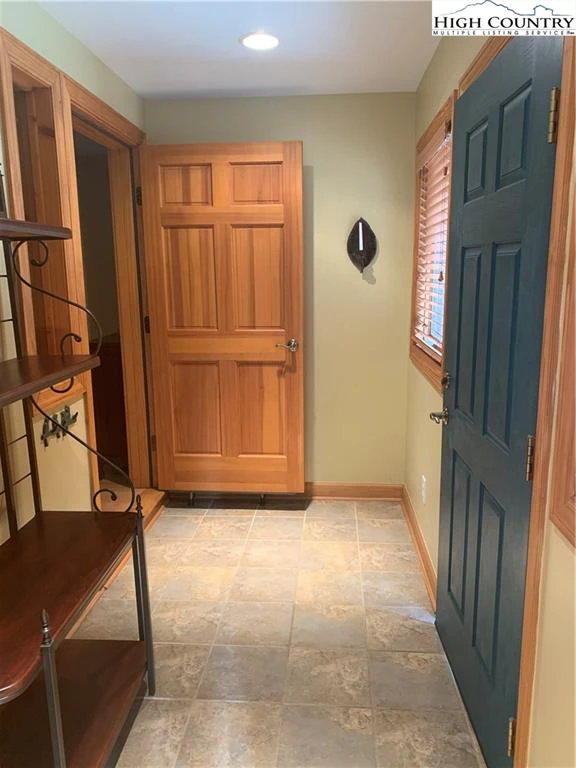 Image number 14 for the current listing